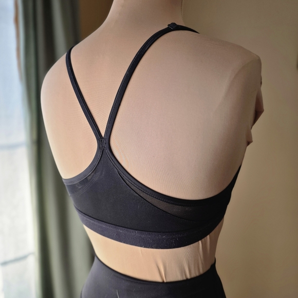 Nike Vented Black Lightly Padded Sports Bra Size Women's Extra Small - Picture 4 of 7